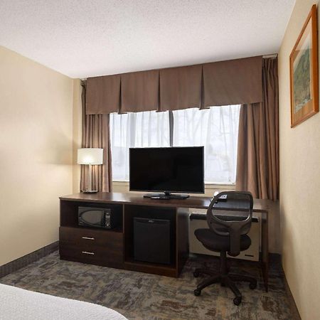 Travelodge By Wyndham Thunder Bay On Экстерьер фото