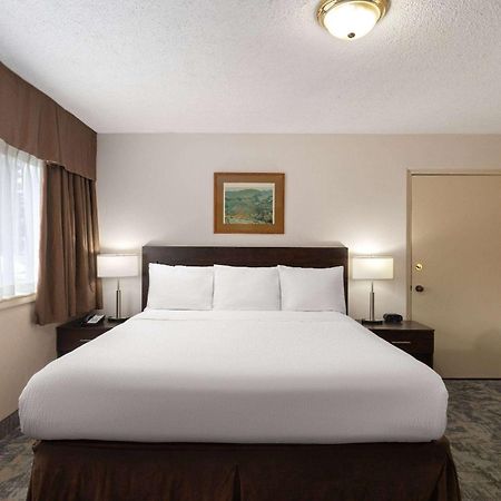 Travelodge By Wyndham Thunder Bay On Экстерьер фото