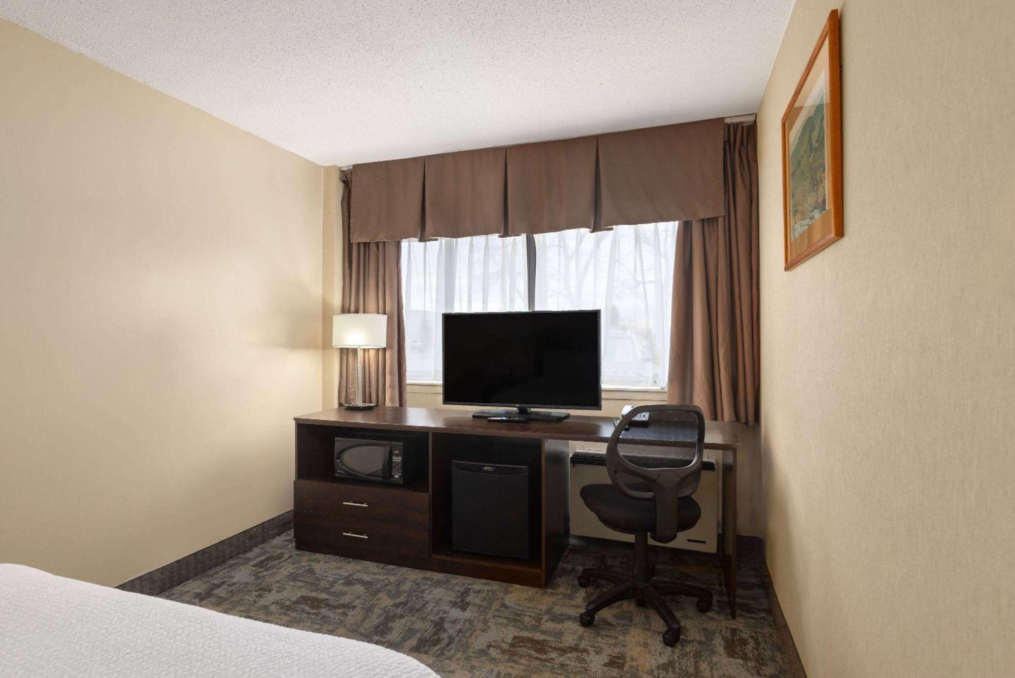 Travelodge By Wyndham Thunder Bay On Экстерьер фото