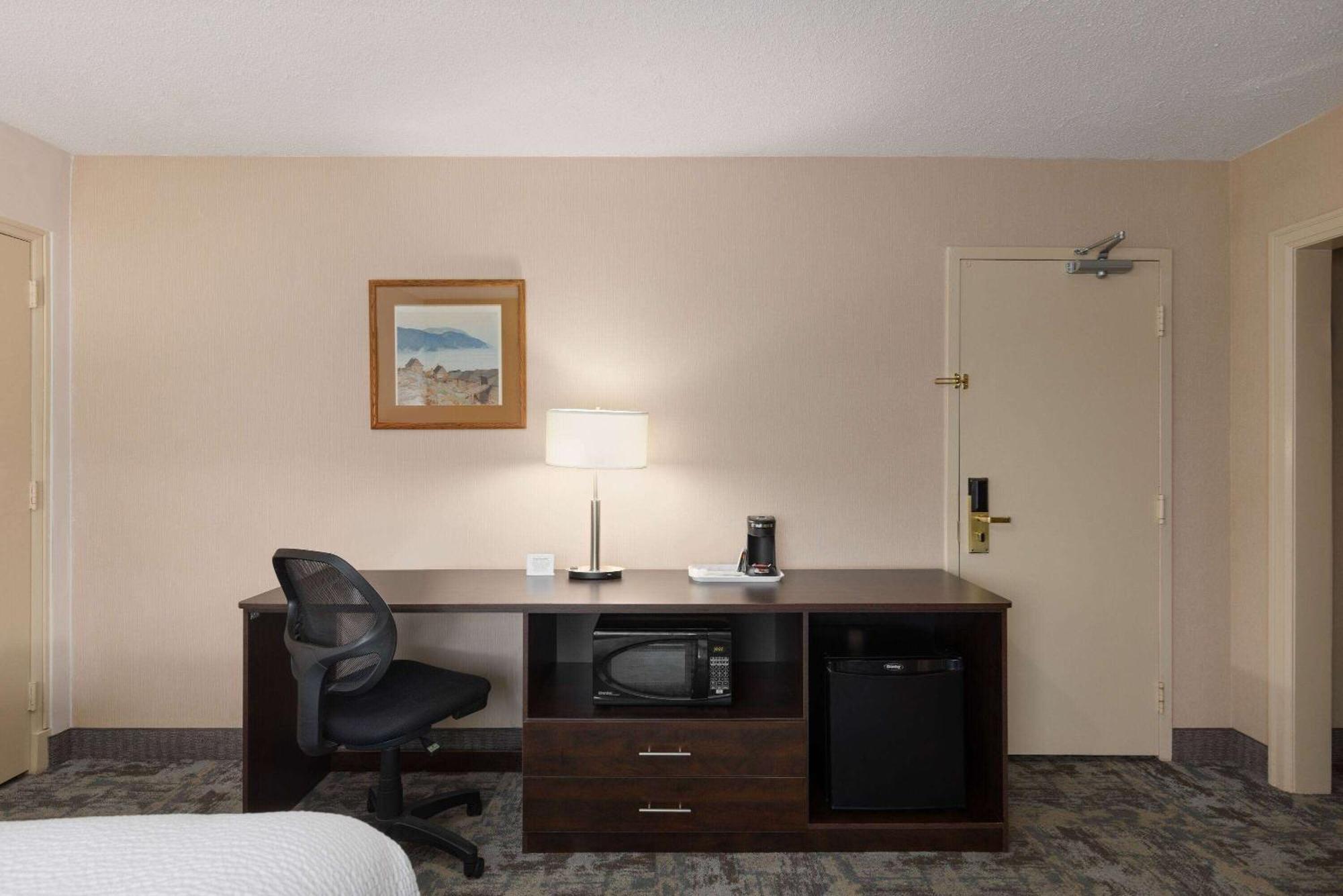 Travelodge By Wyndham Thunder Bay On Экстерьер фото