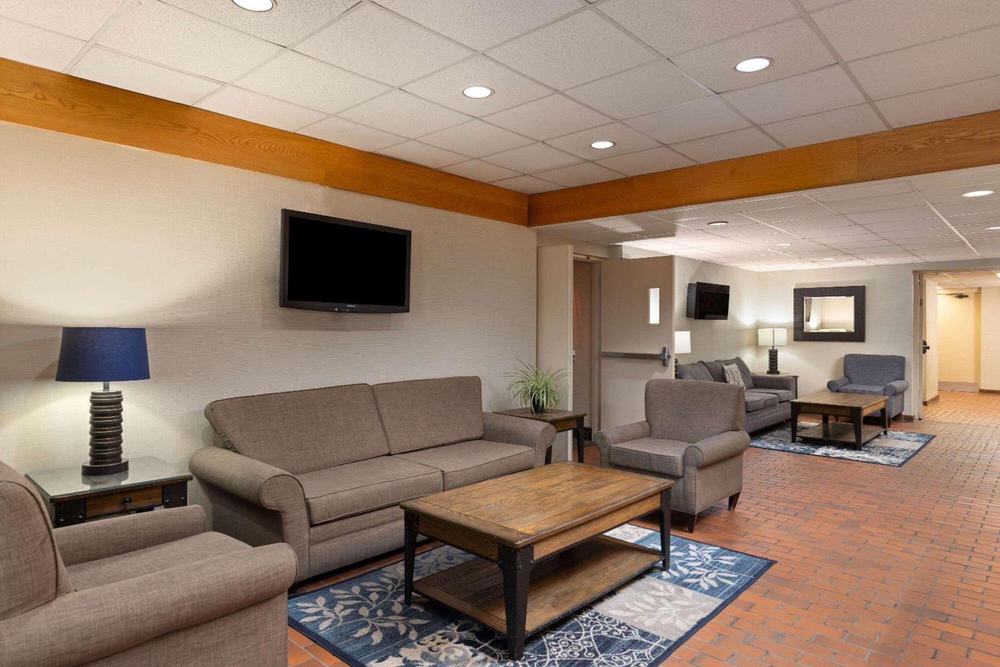Travelodge By Wyndham Thunder Bay On Экстерьер фото