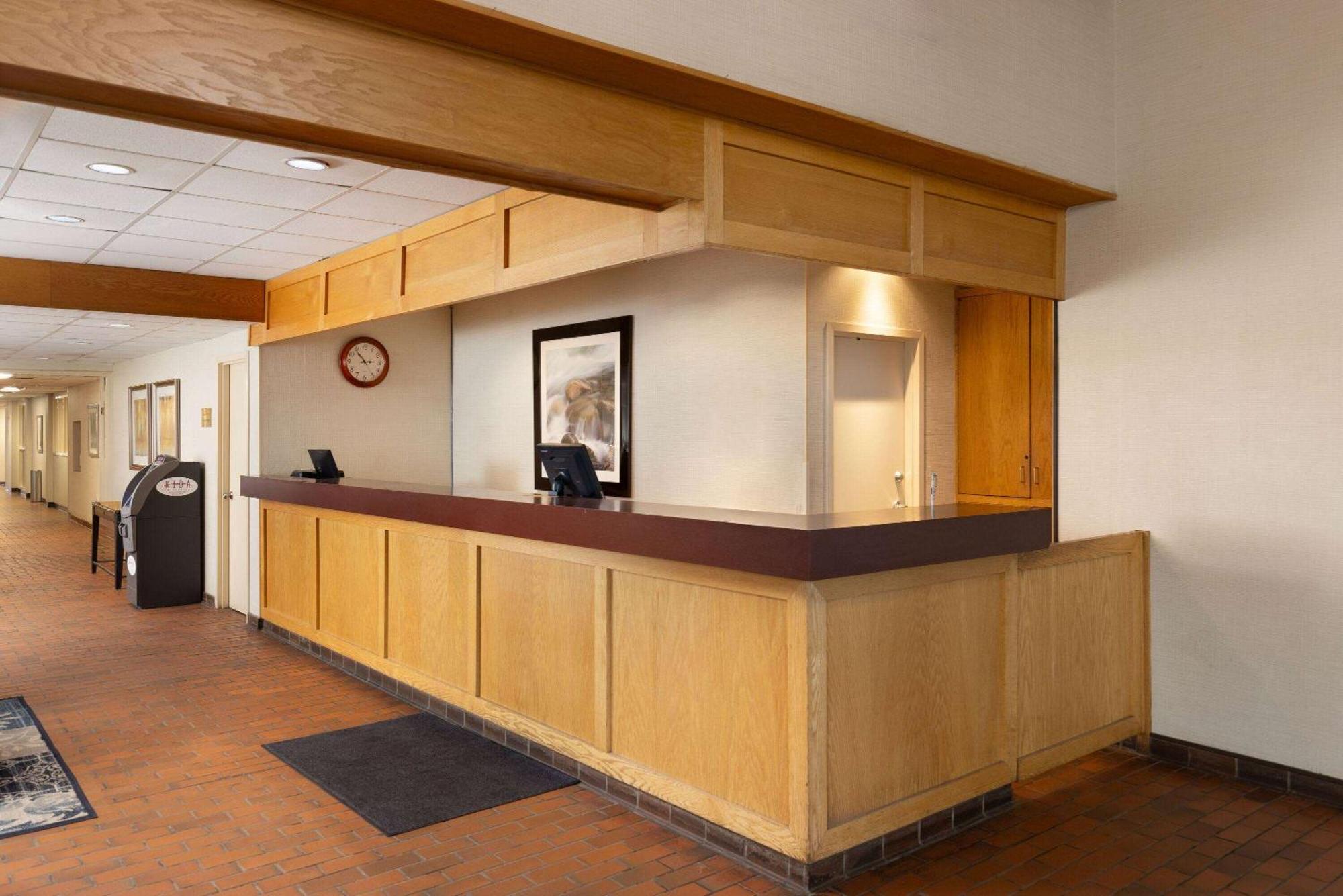 Travelodge By Wyndham Thunder Bay On Экстерьер фото
